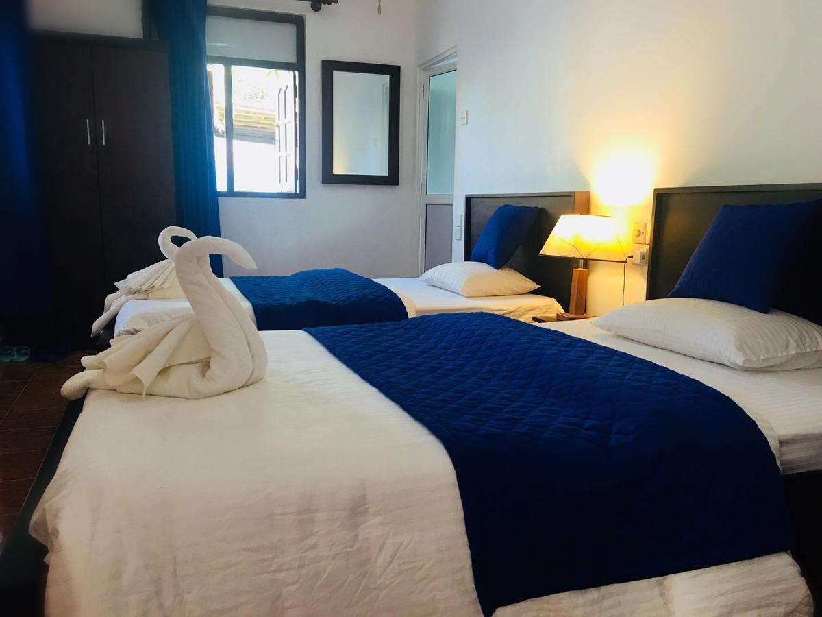Blue Whale Holiday Hotel Mirissa Værelse billede